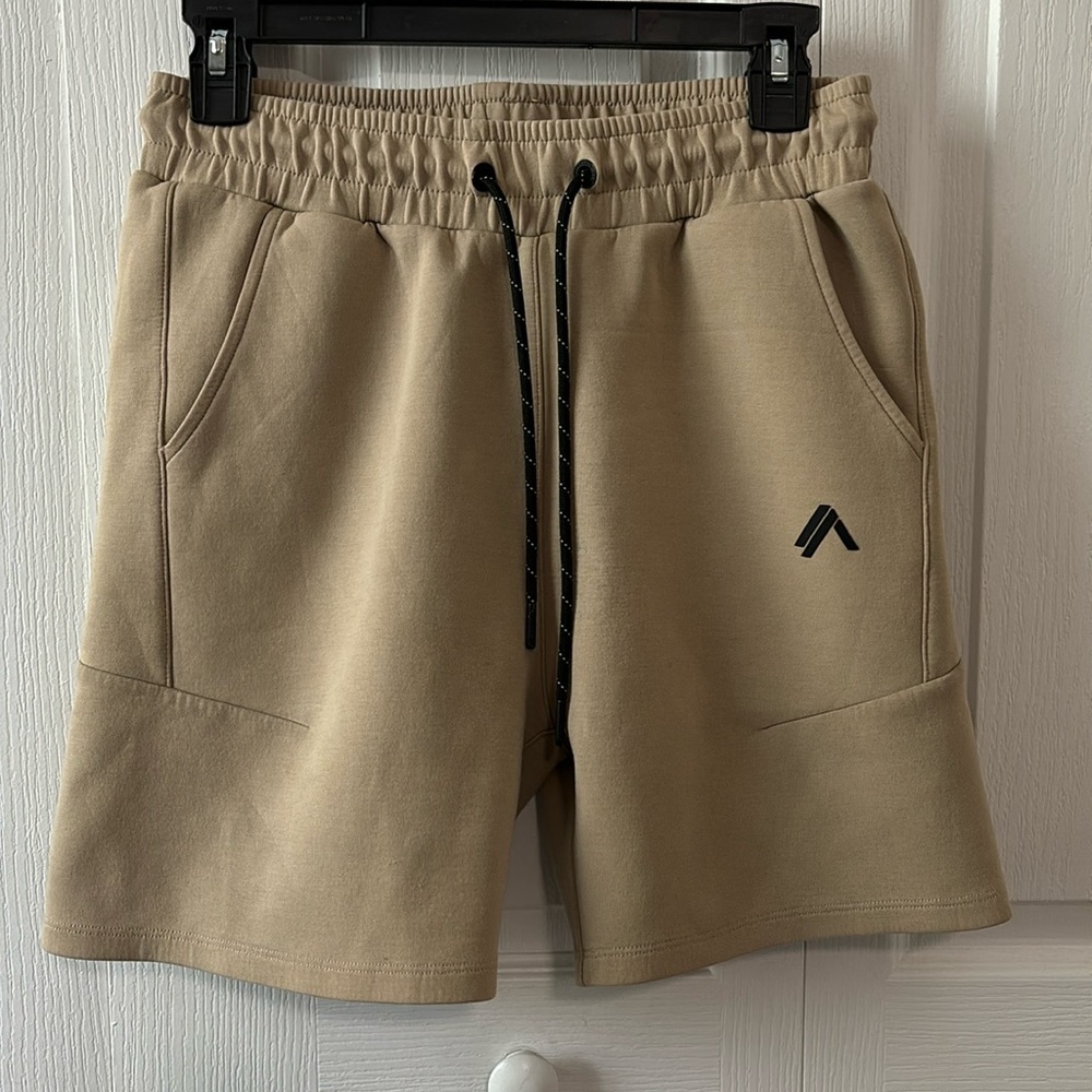 Alphalete Men's Drawstring shorts.
